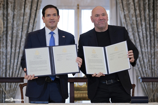 마코 루비오 국무부 장관(왼쪽)과 다나 화이트 UFC CEO. /AFPBBNews=뉴스1