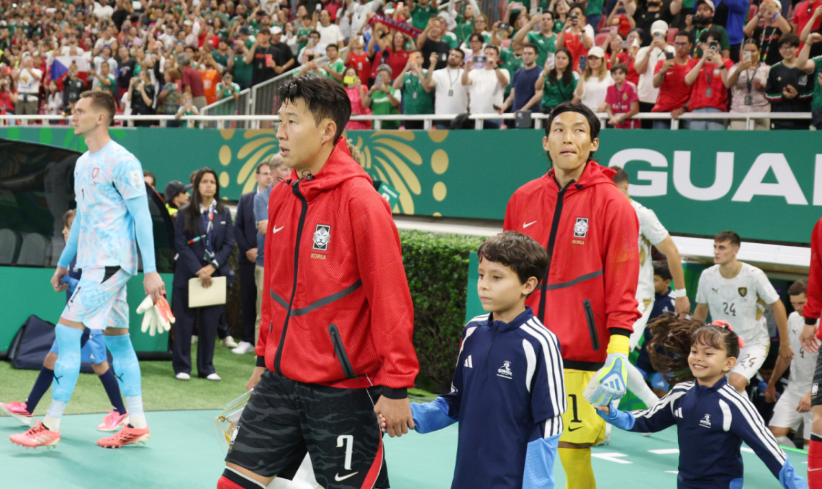 2026 북중미월드컵 A조 예선 대한민국-체코전이 12일(한국 시간) 멕시코 과달라하라 에스타디오 아크론에서 열렸다. 손흥민을 비롯한 선수들이 입장하고 있다. /사진=김진경 대기자