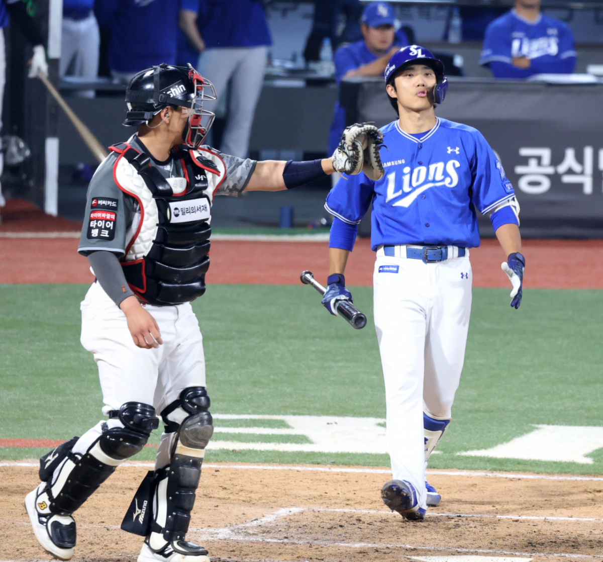 7회초 추격3점홈런의 주인공 이재현이 10일 수원KT위즈파크에서 열리는 2026KBO리그 삼성라이온즈와 KT 위즈 경기 8회초 2사 2,3루에서 3루땅볼로 물러나고 있다. 2026.06.10. /사진=강영조 cameratalks@