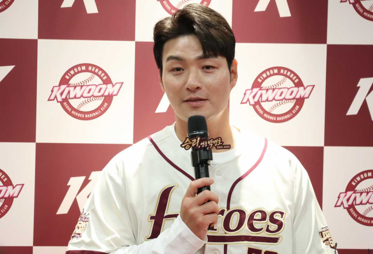 박병호 은퇴 기자회견이 26일 서울 고척스카이돔 다이아몬드 클럽 라운지에서 열렸다. 박병호가 KBO리그 키움 히어로즈 대 삼성 라이온즈 경기 전에 열린 은퇴 기자회견에서 소감을 밝히고 있다. /사진=김진경 kim.jinkyung@