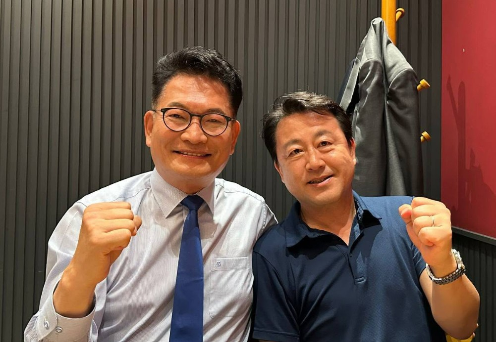 송영길 전 민주당 의원이 13일 SNS에 김용남 전 후보와 찍은 사진을 올렸다. /사진=송영길 SNS
