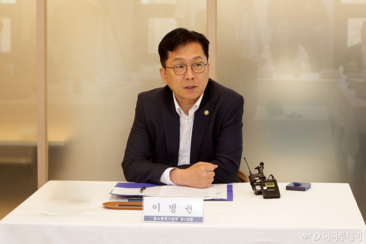 이병권 중소벤처기업부 제2차관이 13일 파주인쇄소공인특화지원센터에서 열린 '인쇄업계 소공인 현장 간담회'에서 인사말을 하고있다.기사내용과 무관./사진=뉴스1.