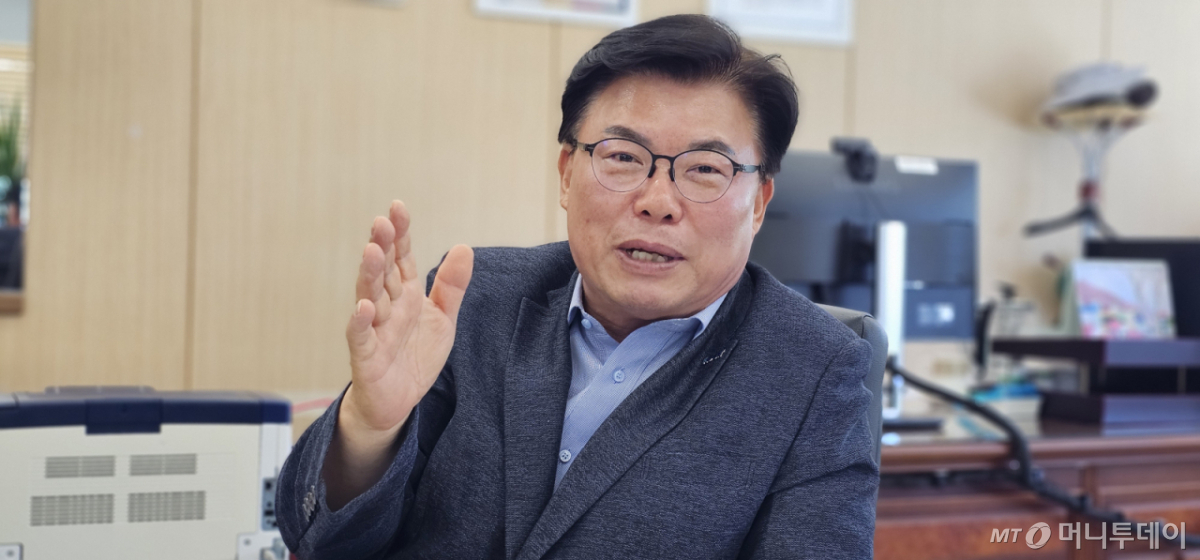 이석형 한국농업기술진흥원 원장이 미래농업과 농산업 혁신에 대한 자신의 비전을 이야기 하고 있다. /사진=정혁수