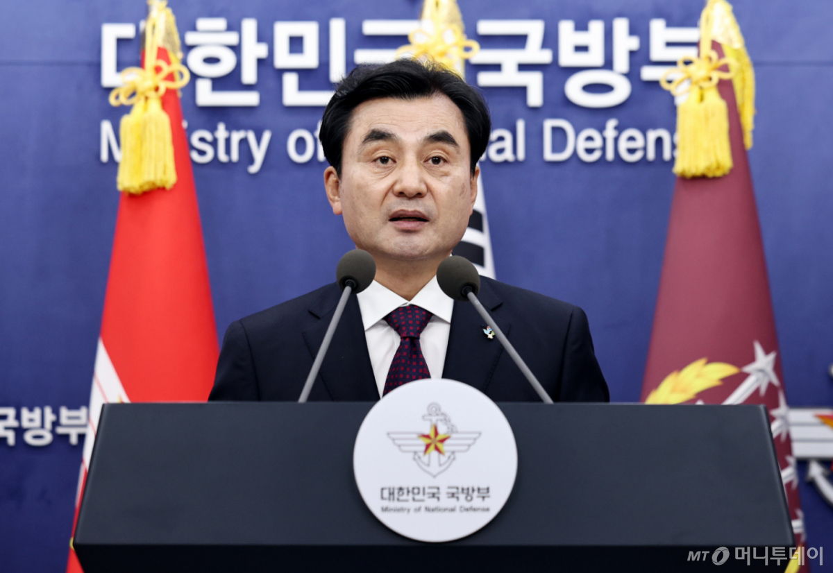 (서울=뉴스1) 구윤성 기자 = 안규백 국방부 장관이 10일 오후 서울 용산 국방부에서 국군방첩사령부(방첩사) 해체 및 기능 개편 계획을 발표하고 있다. 2026.6.10/뉴스1 Copyright © 뉴스1. All rights reserved. 무단 전재 및 재배포, AI학습 이용 금지.