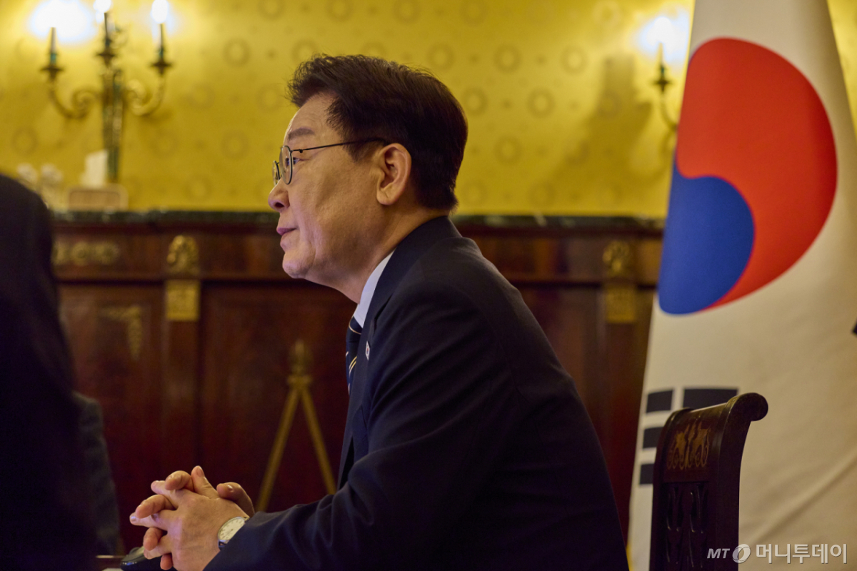(로마(이탈리아)=뉴스1) 허경 기자 = 유럽 순방 중인 이재명 대통령이 14일(현지 시간) 이탈리아 로마에서 화상 수석·보좌관회의를 주재하고 있다. (공동취재) 2026.6.14/뉴스1 Copyright © 뉴스1. All rights reserved. 무단 전재 및 재배포, AI학습 이용 금지. /사진=(로마(이탈리아)=뉴스1) 허경 기자