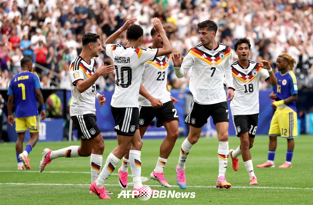 독일 축구 국가대표팀 선수들이 15일 퀴라소와의 2026 FIFA 북중미 월드컵 조별리그 E조 1차전 득점 직후 기뻐하고 있다. /AFPBBNews=뉴스1