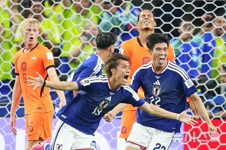 15일(한국시간) 미국 댈러스의 댈러스 스타디움에서 열린 네덜란드와 2026 국제축구연맹(FIFA) 북중미 월드컵 F조 조별리그 1차전에서 일본 선수들이 골을 넣고 환호하고 있다. /AP=뉴시스