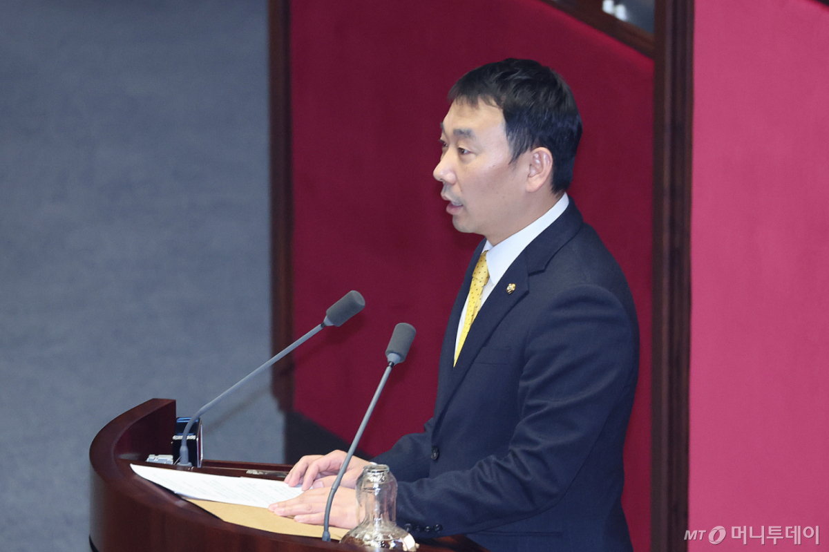 김용민 더불어민주당 의원이 지난 3월 19일 서울 여의도 국회에서 열린 제433회국회(임시회) 제2차 본회의에서 공소청법안(대안)에 대한 제안 설명을 하고 있다. /사진=뉴스1