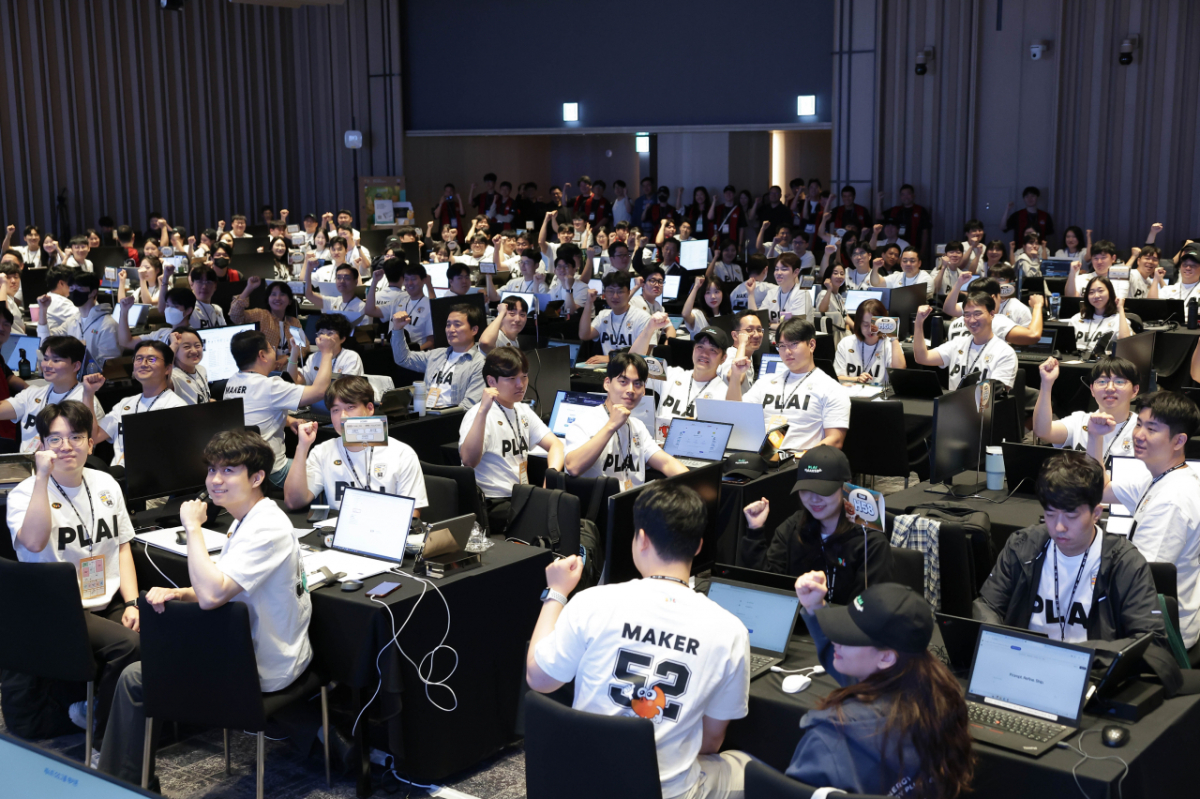 GS 임직원들이 지난해 9월 8~9일 서울 강남구 웨스틴 서울 파르나스에서 열린 '제4회 GS그룹 해커톤'에 참가하고 있다./사진=GS