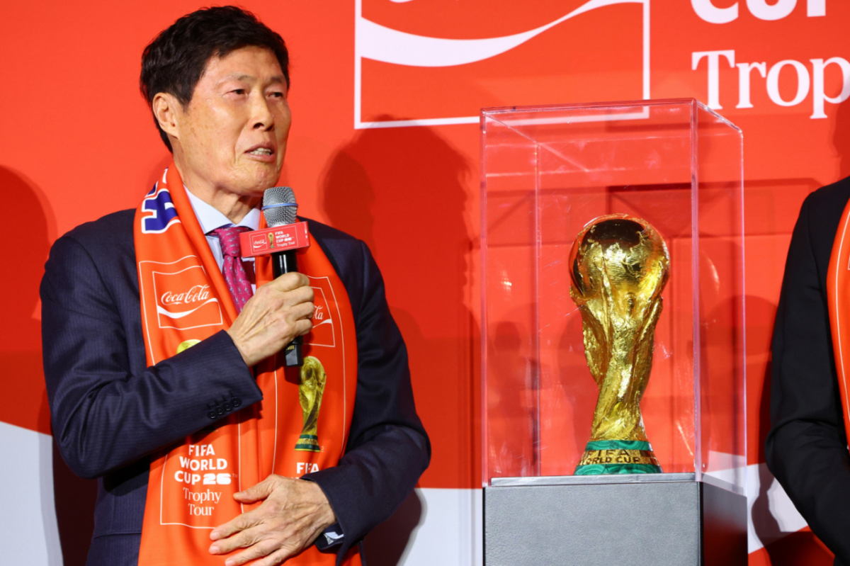차범근 전 대한민국 축구 국가대표팀 감독이 지난 1월 서울 용산구 CGV용산아이파크몰에서 열린 'FIFA 월드컵 트로피 투어 미디어 간담회'에서 취재진과 인터뷰 중인 모습. /사진=뉴시스