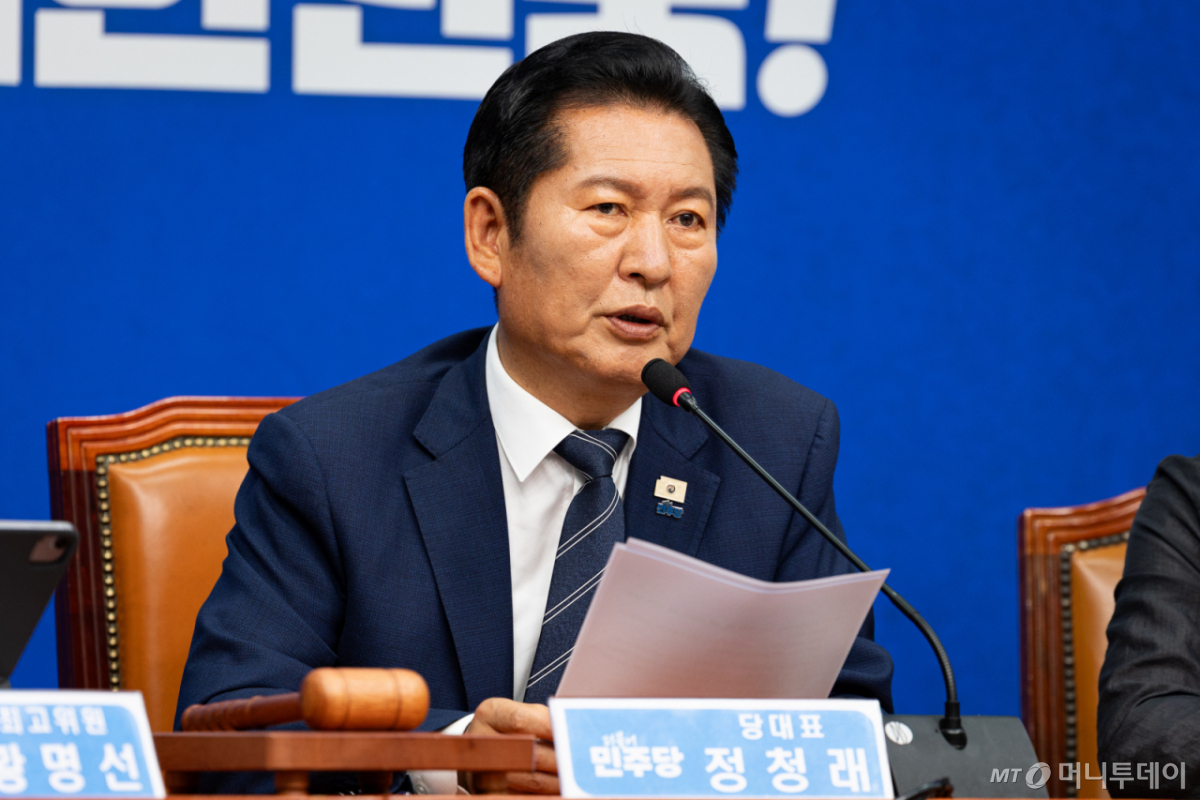 (서울=뉴스1) 유승관 기자 = 정청래 더불어민주당 대표가 15일 서울 여의도 국회에서 열린 최고위원회의에서 모두 발언을 하고 있다. 2026.6.15/뉴스1 Copyright © 뉴스1. All rights reserved. 무단 전재 및 재배포, AI학습 이용 금지. /사진=(서울=뉴스1) 유승관 기자