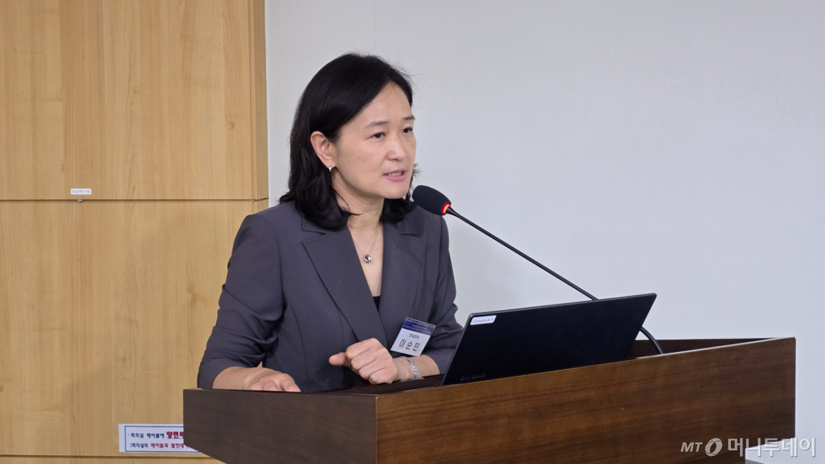 이순민 연세의대 소아청소년과 교수가 15일 서울 여의도 국회에서 대한신생아학회가 주관한 '의료분쟁조정법 시행령으로 완성한다' 정책 토론회에서 발표하고 있다. /사진=홍효진 기자