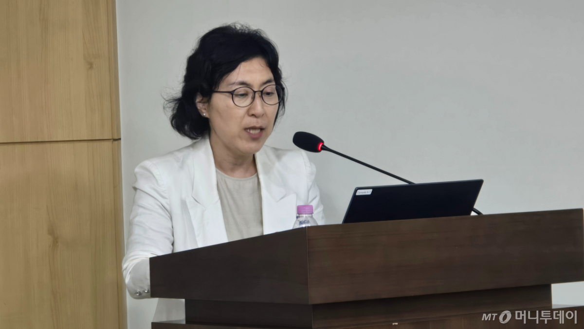 전지현 대한신생아학회 법제위원장(차의과대 소아청소년과 교수)이 15일 서울 여의도 국회에서 대한신생아학회가 주관한 '의료분쟁조정법 시행령으로 완성한다' 정책 토론회에서 발표하고 있다. /사진=홍효진 기자