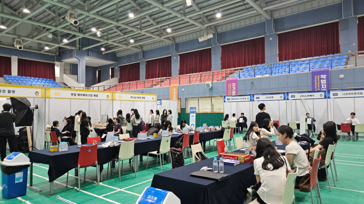 'KDU RISE 지역인재 JOB GO, 지역정착 프로젝트'가 펼쳐진 원주 메디컬캠퍼스 강당./사진제공=경동대