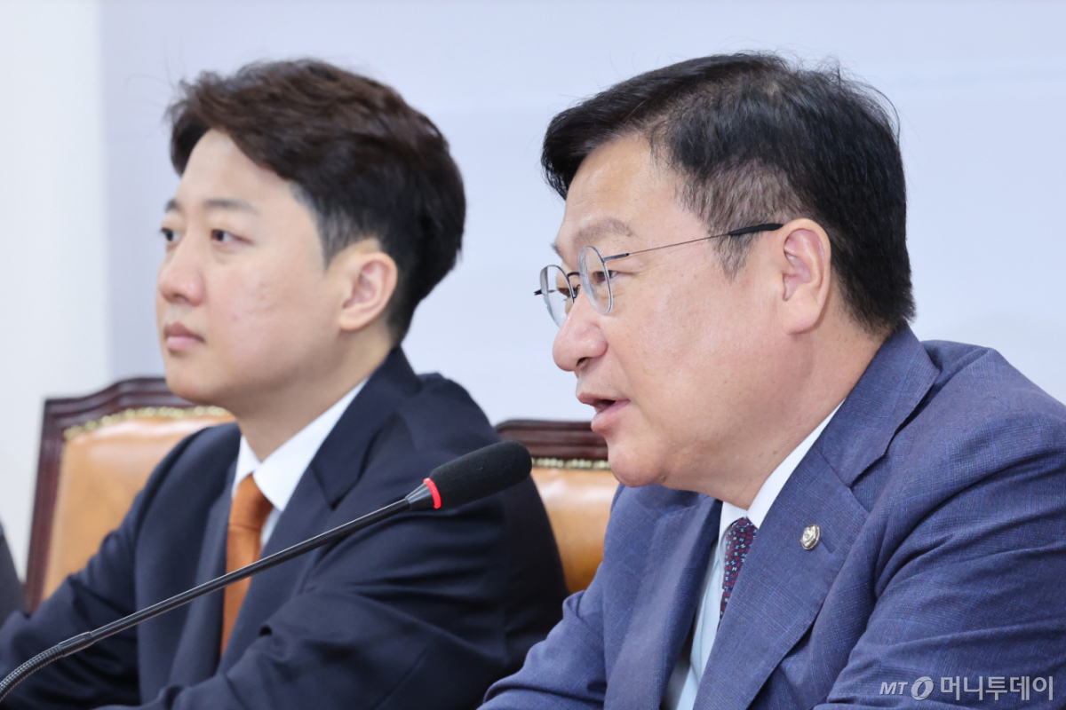 (서울=뉴스1) 신웅수 기자 = 정점식 국민의힘 원내대표가 15일 서울 여의도 국회에서 이준석 개혁신당 대표를 예방하며 인사말을 하고 있다. 2026.6.15/뉴스1 Copyright © 뉴스1. All rights reserved. 무단 전재 및 재배포, AI학습 이용 금지. /사진=(서울=뉴스1) 신웅수 기자