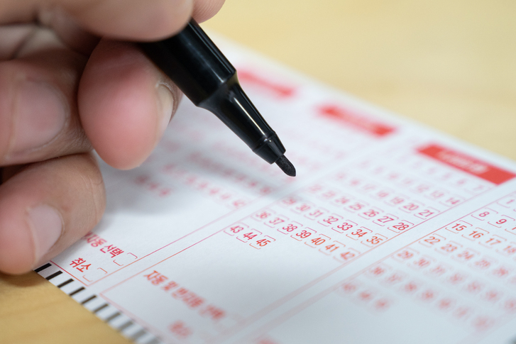 스페인에서 한 복권 판매원이 거액에 당첨된 손님의 복권을 가로채 당첨금을 챙기려 한 혐의로 실형을 선고받았다. 사진은 기사 내용과 무관한 참고 이미지. /사진=게티이미지뱅크
