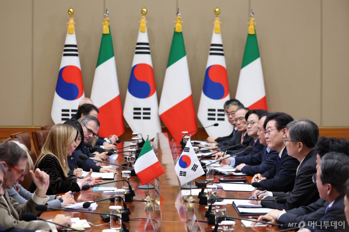 [서울=뉴시스] 최동준 기자 = 조르자 멜로니 이탈리아 총리가 19일 청와대에서 열린 이재명 대통령과 한-이탈리아 정상회담에서 발언하고 있다. 2026.01.19. photocdj@newsis.com /사진=