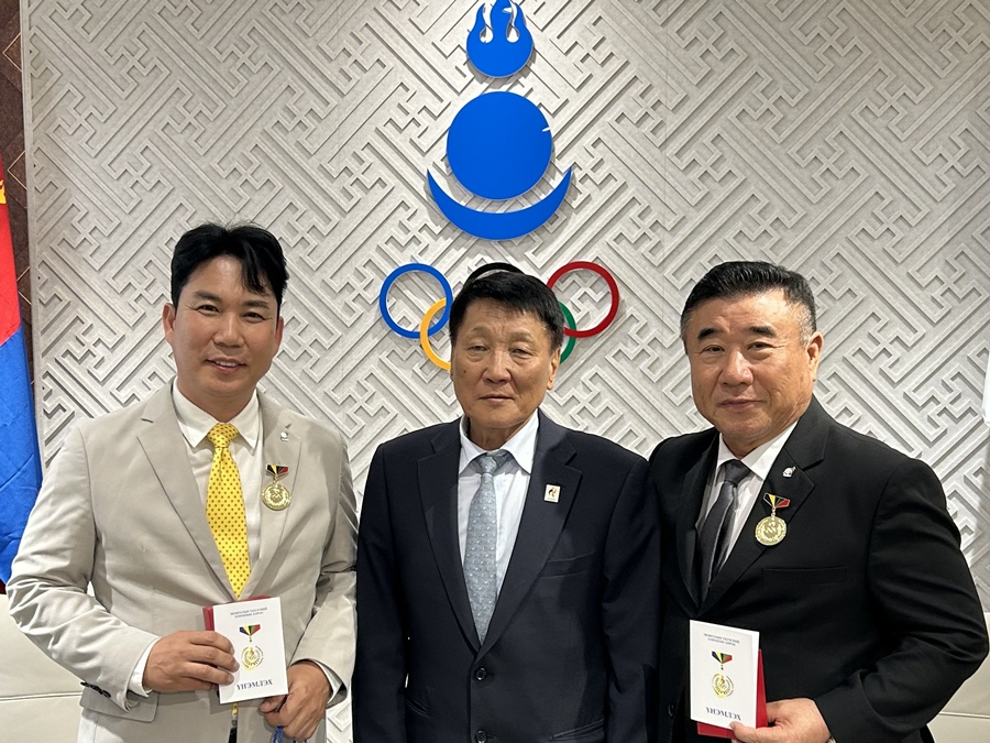왼쪽부터 김형대(뉴트리디데이 대표) 후원회장, 나랑바트르 몽골 올림픽위원회 부회장, 김광수 일구회 회장. /사진=일구회