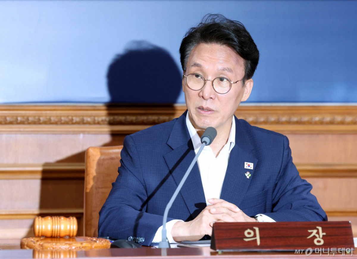 [서울=뉴시스] 조수정 기자 = 김민석 국무총리가 16일 오전 서울 종로구 정부서울청사에서 국무회의 겸 비상경제본부회의를 주재하고 있다. 2026.06.16. /사진=조수정