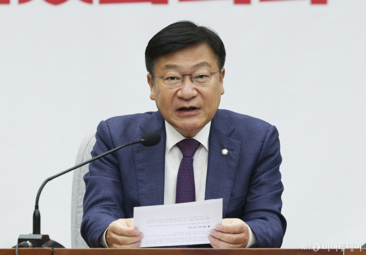 [서울=뉴시스] 김근수 기자 = 정점식 국민의힘 원내대표가 16일 오전 서울 여의도 국회에서 열린 원내대책회의에서 모두발언을 하고 있다. 2026.06.16. ks@newsis.com /사진=김근수