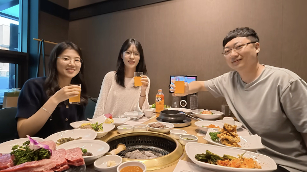 '충주맨'으로 활동했던 유튜버 김선태(39)가 사직 후 처음으로 충주시 유튜브 채널에 등장했다./ 사진=유튜브 채널 '충주시'