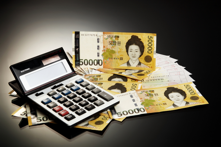 30년 전 언니에게 8000만원을 빌린 동생이 최근 원금을 모두 갚았으나 언니로부터 절연 통보를 받았다는 사연이 전해졌다. 기사 이해를 돕기 위한 참고 사진. /사진=게티이미지뱅크