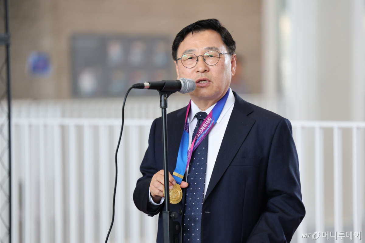 (서울=뉴스1) = 정근식 서울시교육감이 4일 재선을 확정 지은 후 서울시교육청에 첫 출근하며 기자회견을 하고 있다.(서울시교육청 제공, 재판매 및 DB금지)2026.6.4/뉴스1 Copyright © 뉴스1. All rights reserved. 무단 전재 및 재배포, AI학습 이용 금지. /사진=(서울=뉴스1)