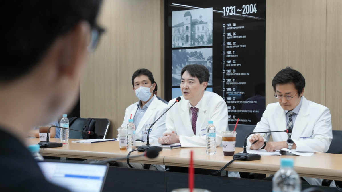 이진국 건국대병원 호흡기알레르기내과 교수가 만성폐쇄성폐질환에 대해 설명하고 있다./사진=질병관리청