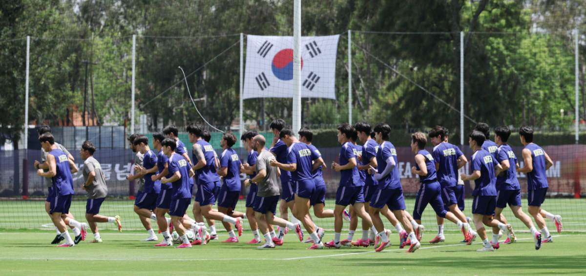 사진은 한국 축구 국가대표팀 선수들이 15일(현지시간) 멕시코 과달라하라 인근 사포판 치바스 바예 베르데 훈련장에서 개최국 멕시코와의 월드컵 조별리그 2차전을 앞두고 훈련에 매진하고 있는 모습. /사진=뉴스1
