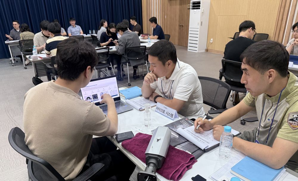 국립공원공단 구매 담당자와 참여 기업 간 구매 상담이 진행되고 있다. /사진제공=국립공원공단 서부본부
