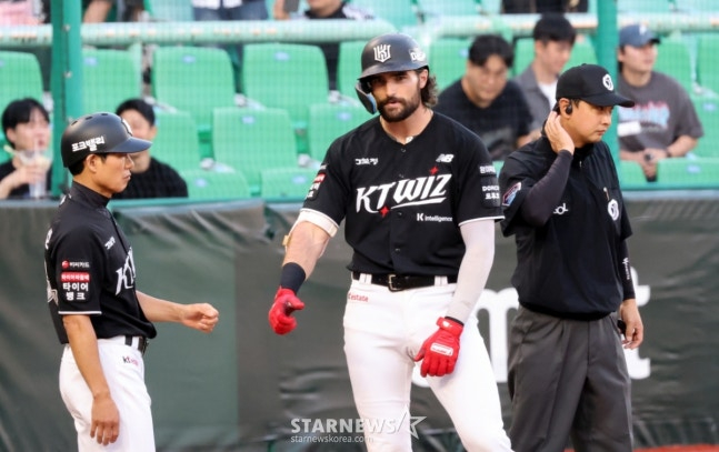 KT 힐리어드(가운데). /사진=KT 위즈 제공