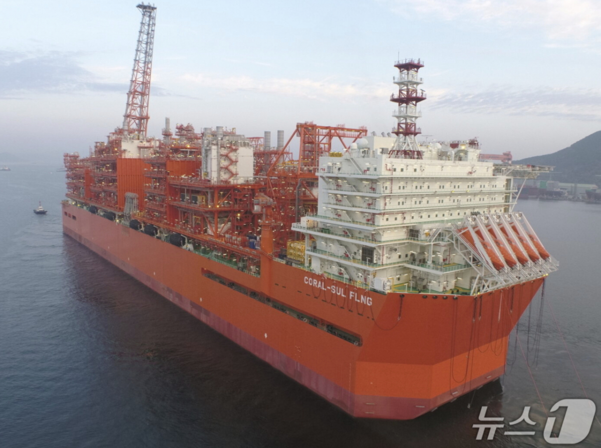 삼성중공업이 건조한 대형 부유식 액화천연가스 생산설비(FLNG) /사진=뉴스1