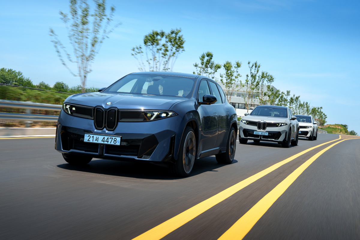 BMW iX3 주행 모습/사진= BMW 코리아 제공