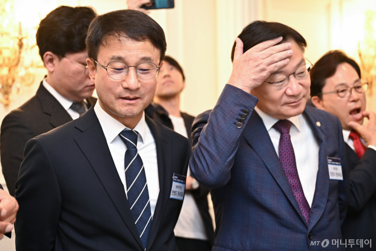 (서울=뉴스1) 유승관 기자 = 한병도 더불어민주당 원내대표와 정점식 국민의힘 원내대표가 16일 서울 여의도 CCMM빌딩에서 열린 2026 국민공공정책포럼에 참석해 자리하고 있다. (국민일보 제공. 재판매 및 DB 금지) 2026.6.16/뉴스1  Copyright © 뉴스1. All rights reserved. 무단 전재 및 재배포,  AI학습 이용 금지. /사진=(서울=뉴스1) 유승관 기자