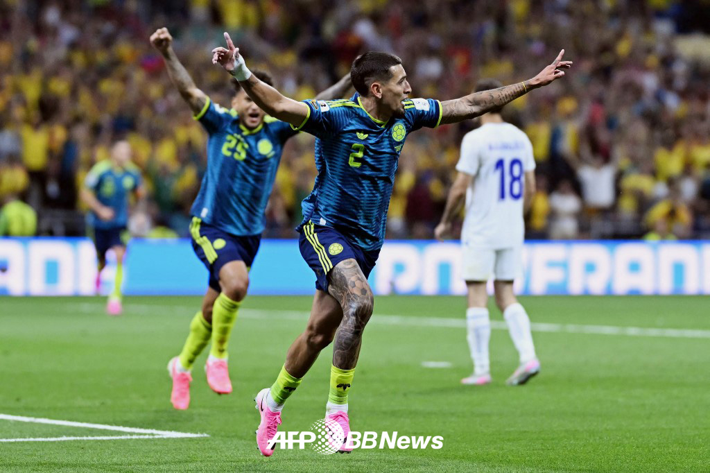 콜롬비아 축구대표팀다니엘 무뇨스가 18일 멕시코 시티 스타디움에서 열린 2026 FIFA 북중미 월드컵 조별리그 K조 1차전 우즈베키스탄전에서 골을 넣은 뒤 기뻐하고 있다. /AFPBBNews=뉴스1