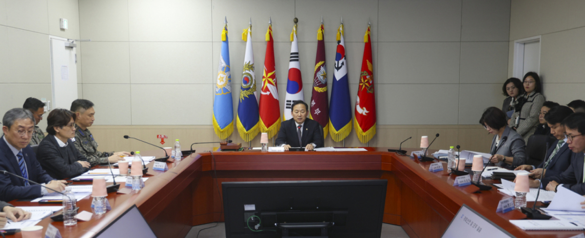 (서울=뉴스1) = 이두희 국방부 차관이 6일 오후 국방부에서 열린 국방데이터·인공지능위원회에서 모두발언을 하고 있다. (국방부 제공. 재판매 및 DB 금지) 2026.3.6/뉴스1 /사진=(서울=뉴스1)