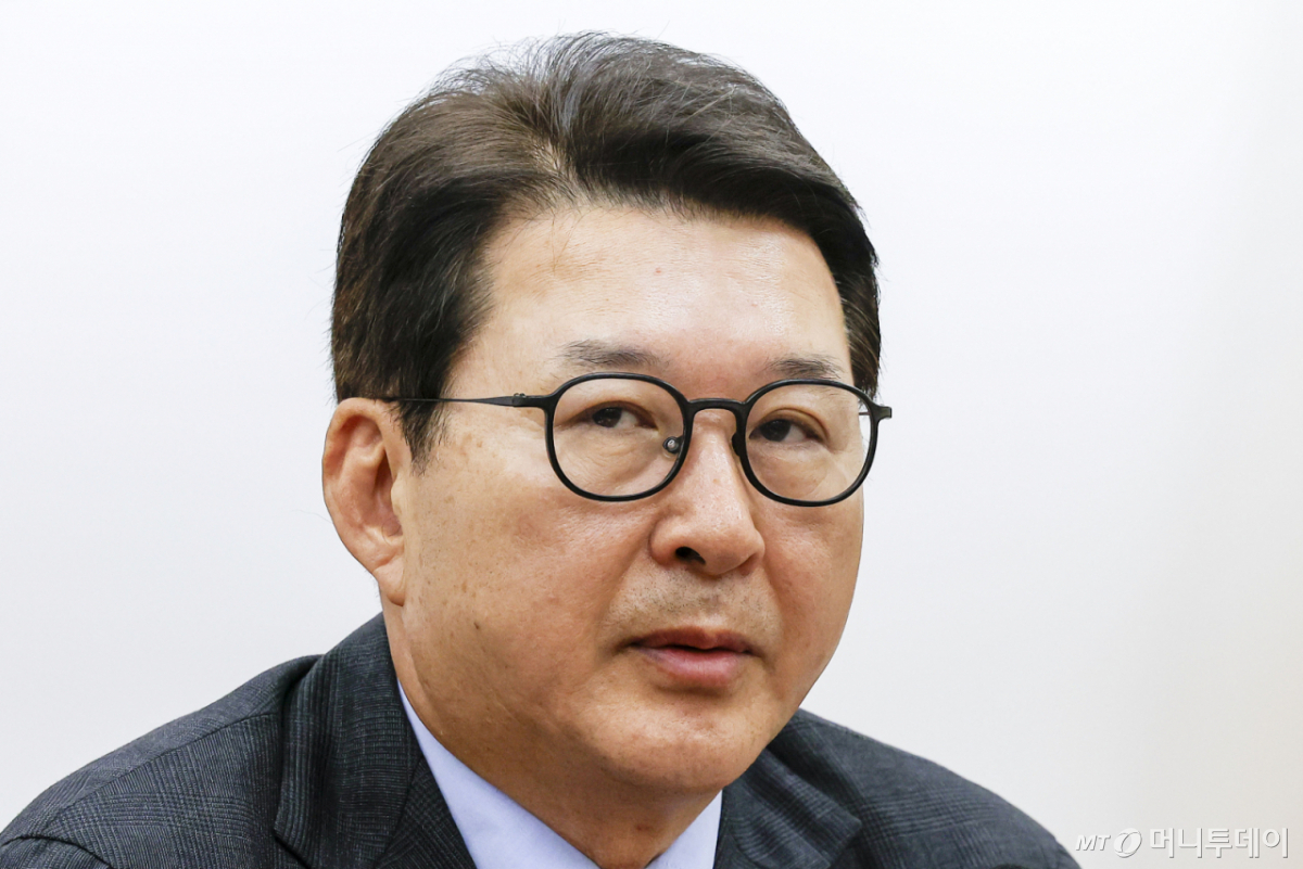[서울=뉴시스] 정병혁 기자 = 신동욱 국민의힘 최고위원이 18일 서울 여의도 국회에서 열린 최고위원회의에서 발언하고 있다. 2026.06.18. jhope@newsis.com /사진=정병혁