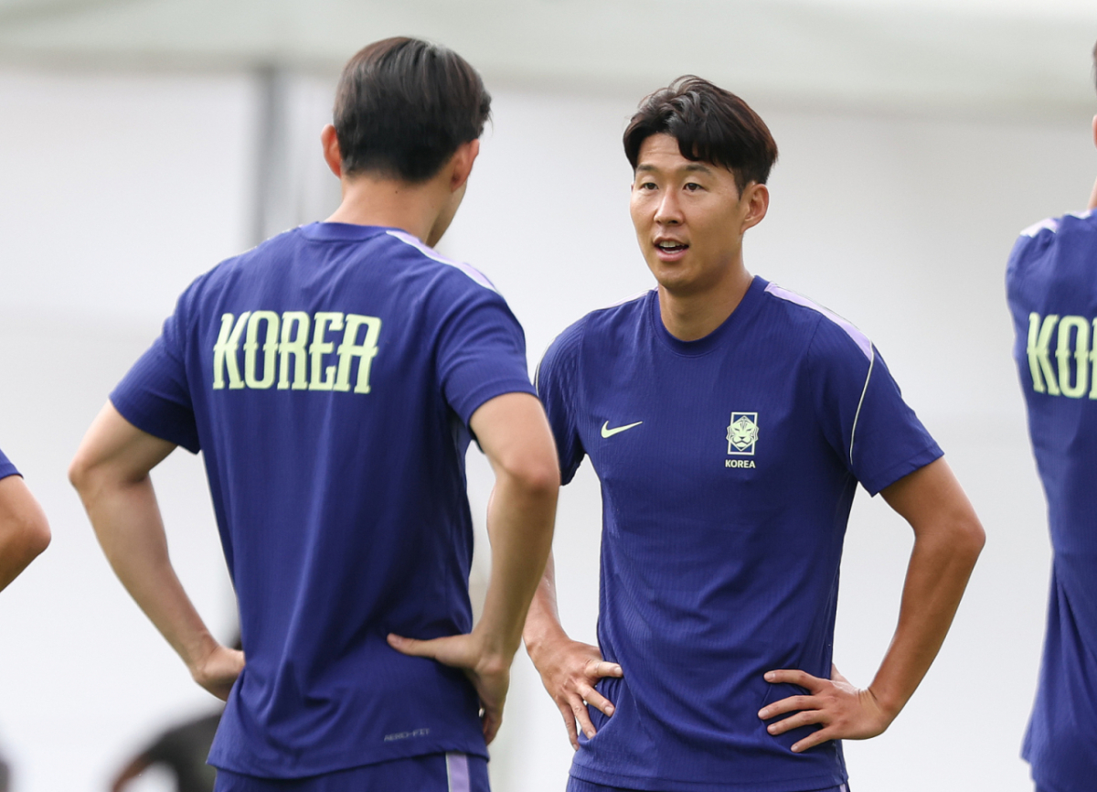 홍명보 감독이 이끄는 대한민국 축구 대표팀이 오는 19일(이하 한국 시간) 개최국 멕시코와 조별리그 2차전을 치르는 가운데 통계업체는 한국의 승리 가능성을 낮게 전망했다. 19일(한국 시간)로 예정된 멕시코전을 앞두고 훈련 중인 대한민국 축구 대표팀 선수들. 사진은 손흥민. /사진=뉴스1