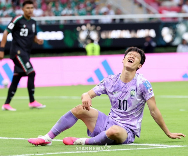 이재성이 19일(한국시간) 멕시코 할리스코주 사포판의 과달라하라 스타디움에서 열린 대한민국 대 멕시코의 2026 국제축구연맹(FIFA) 북중미 월드컵 조별리그 A조 2차전 도중 아쉬워하고 있다. /사진=김진경 대기자