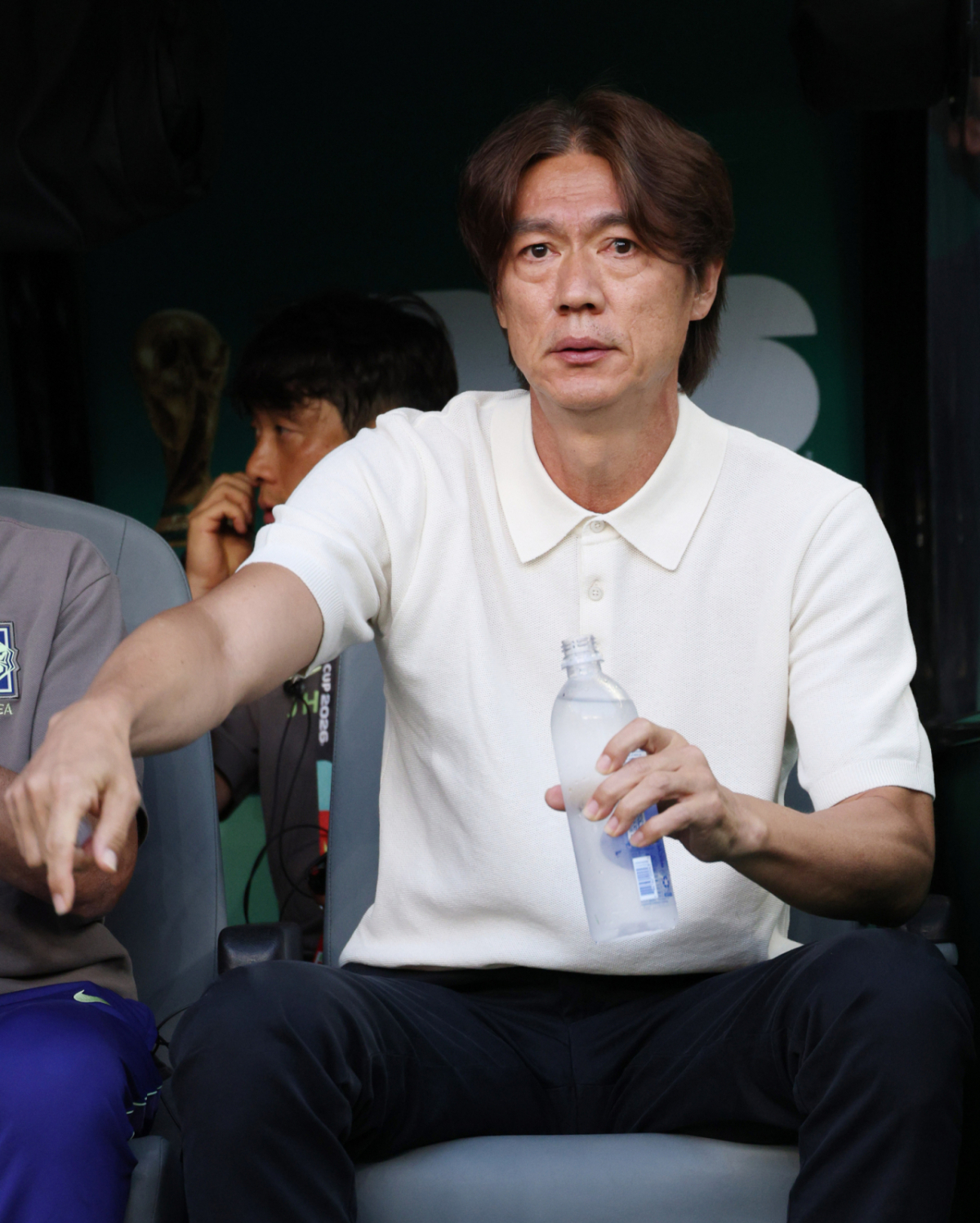2026 북중미월드컵 A조 예선 대한민국 대 멕시코 경기가 19일(한국 시간) 멕시코 과달라하라 에스타디오 아크론에서 열렸다. 홍명보 감독이 그라운드를 응시하고 있다. /사진=김진경 kim.jinkyung@