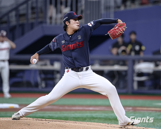 역투하는 이민석. /사진=롯데 자이언츠