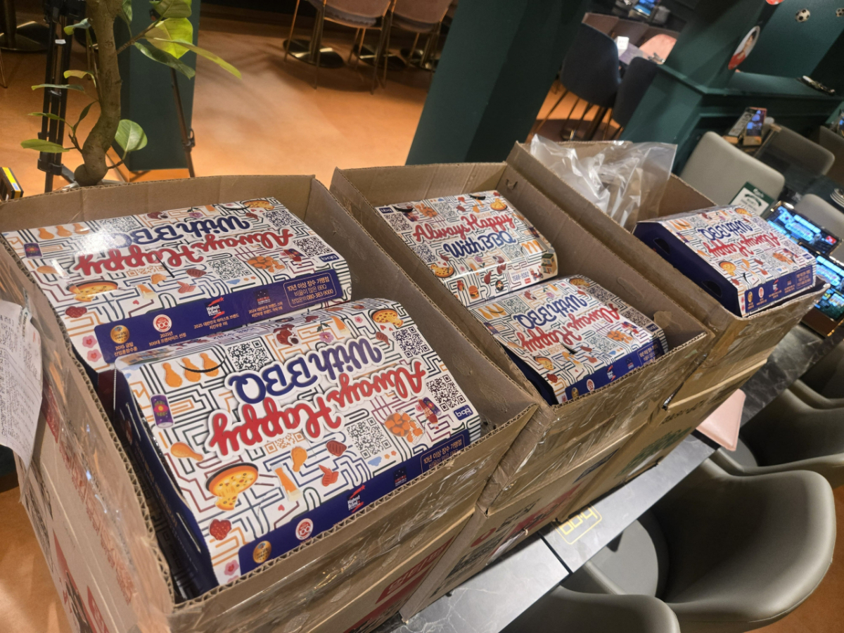 19일 오전 9시 30분 BBQ 을지로입구점. 월드컵 멕시코 전을 맞아 치킨 대량주문 배달을 준비하고 있다, /사진제공=제너시스BBQ