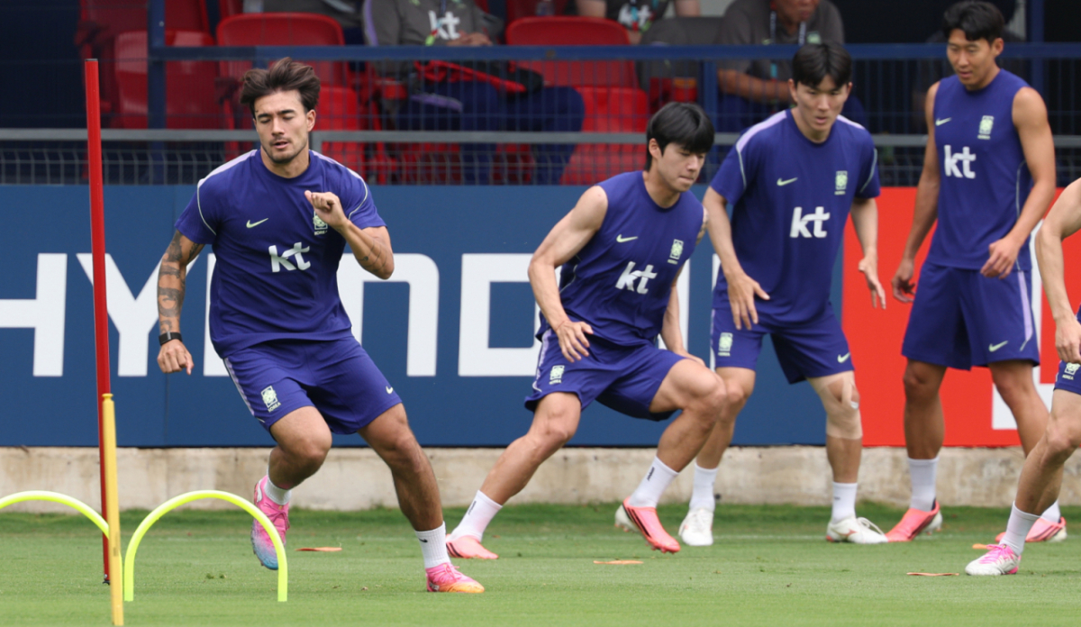 대한민국 축구 국가대표팀이 2026 북중미월드컵을 앞두고 7일 멕시코 과달라하라 치바스 베르데바예에서 훈련을 진행했다. 옌스를 비롯한 선수들이 훈련을 하고 있다. /사진=김진경 대기자