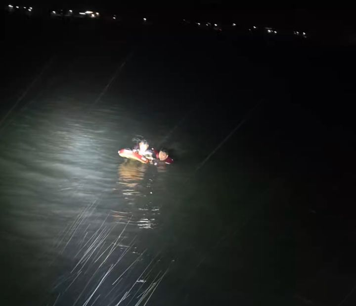 19일 오후 11시28분께 충남 홍성군 서부면 신리 모산도 인근 갯벌에서 50대 관광객이 고립돼 구조됐다. (사진=보령해양경찰서 제공) /사진=뉴시