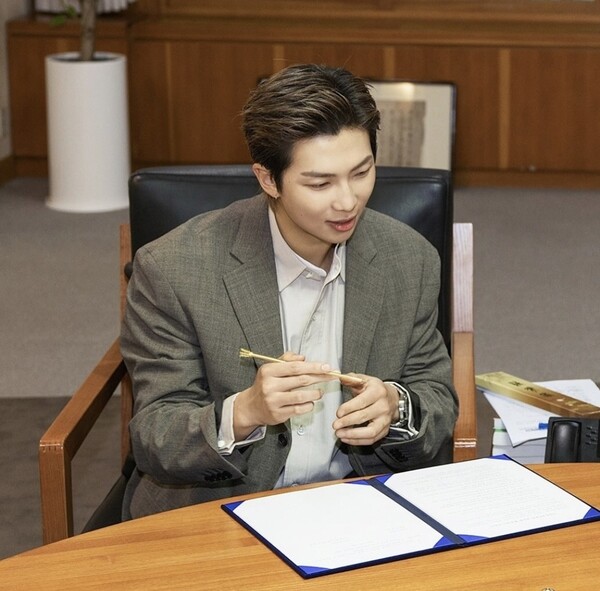 방탄소년단 RM / 사진=국립중앙박물관 SNS