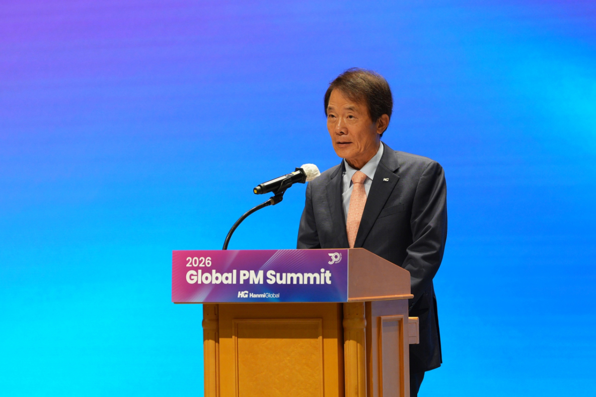 김종훈 한미글로벌 회장이 지난 19일 창립 30주년을 맞아 AI 시대의 PM의 성장 전략을 모색하는 'Global PM Summit 2026'에서 환영사를 발표하고 있다./ 사진제공=한미글로벌