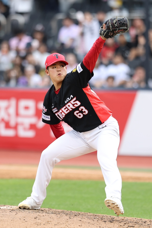 KIA 시라카와가 21일 수원 KT전에서 역투하고 있다. /사진=KIA 타이거즈 제공