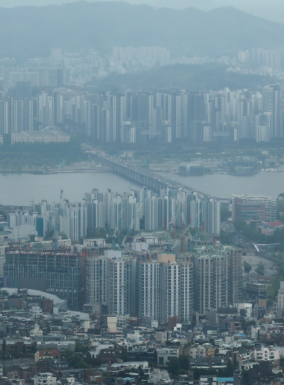 (서울=뉴스1) 이종수 인턴기자 = 서울 남산타워 전망대에서 바라본 서울 시내 아파트 단지의 모습. 2026.5.7/뉴스1 Copyright © 뉴스1. All rights reserved. 무단 전재 및 재배포, AI학습 이용 금지. /사진=(서울=뉴스1) 이종수 인턴기자