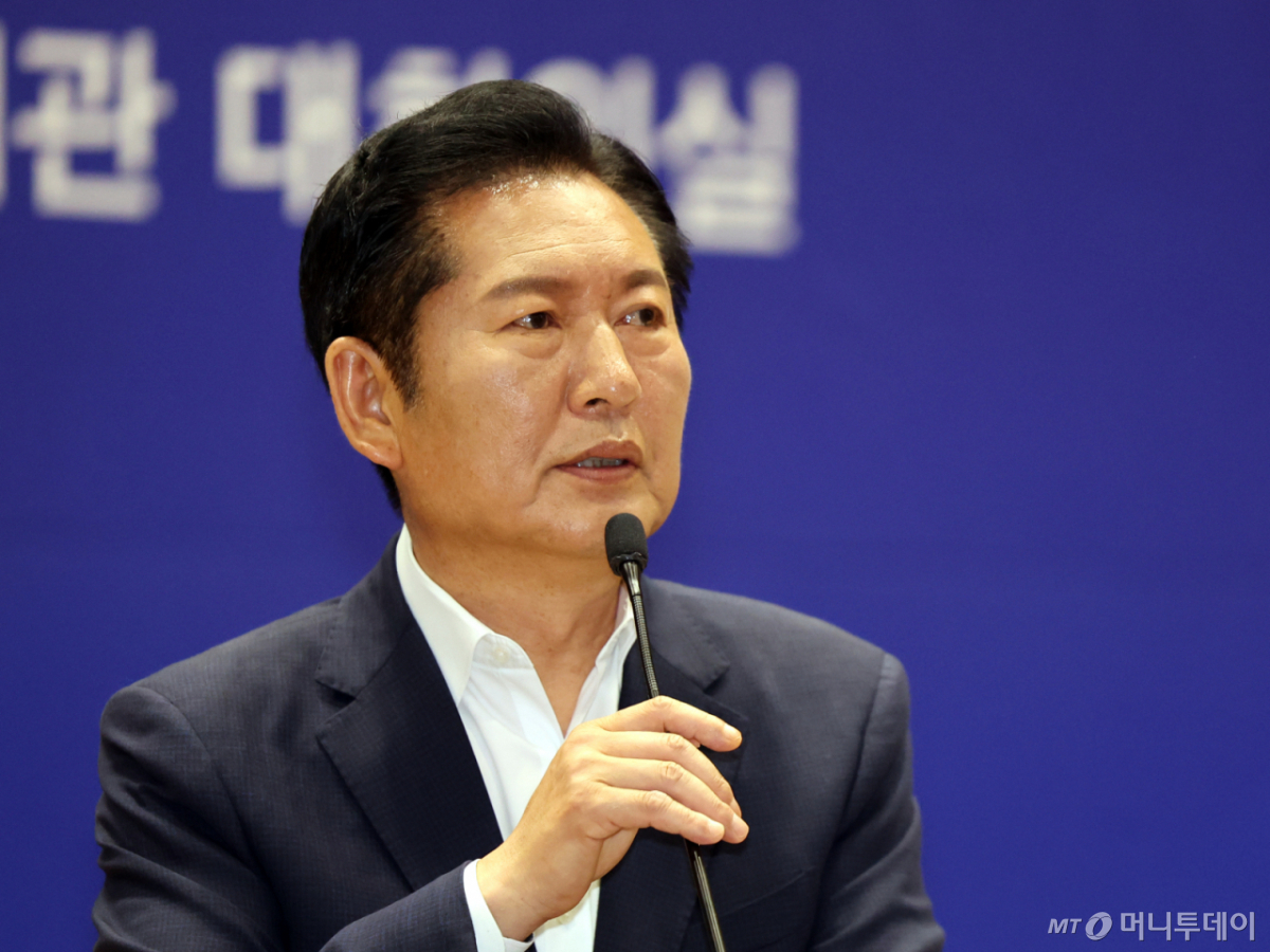 정청래 더불어민주당 대표가 21일 오후 서울 여의도 국회 의원회관에서 열린 '2026 6·3지방선거 단체장 당선자 워크숍'에서 인사말을 하고 있다. /사진=뉴스1