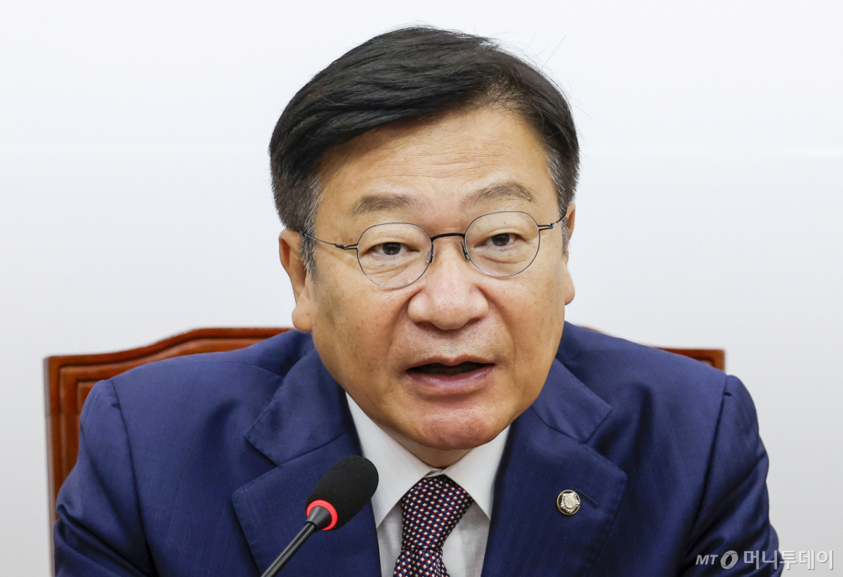 [서울=뉴시스] 정병혁 기자 = 정점식 국민의힘 원내대표가 18일 서울 여의도 국회에서 열린 최고위원회의에서 발언하고 있다. 2026.06.18. jhope@newsis.com /사진=정병혁